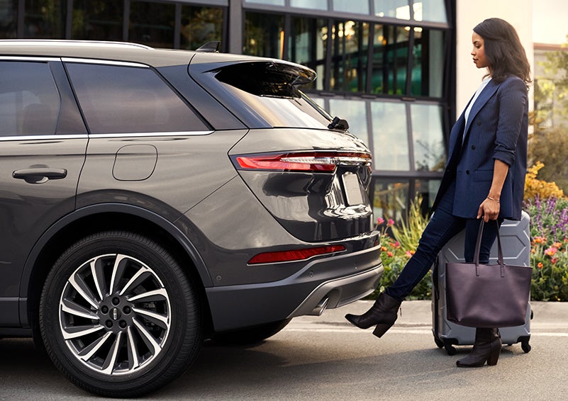 A woman with her hands full uses her foot to activate the available hands-free liftgate. | Koons Lincoln of Bethesda in Silver Spring MD